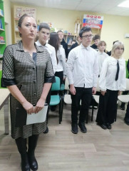 в центральной районной библиотеке им. В. П. Смирнова прошёл урок мужества «Сердце блокадного Ленинграда», посвящённый этому событию - фото - 5