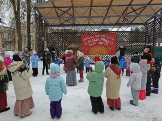 на площади нашего города прошло шумное и яркое народное гулянье «Широкая масленица» - фото - 10