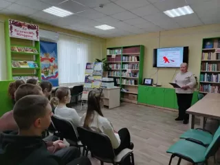 3 марта в Центральной районной библиотеке имени В.П. Смирнова для учащихся 8 класса МБОУ СШ №1 им. А.Твардовского прошел час полезной информации «Наркотики – источник бед» - фото - 3